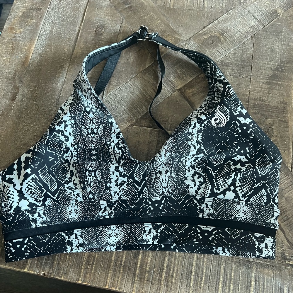 sports bra